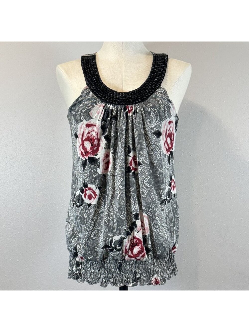 Maurices Sleeveless Top Sz Medium Gray Pink Floral Beaded Neckline Lined Keyhole